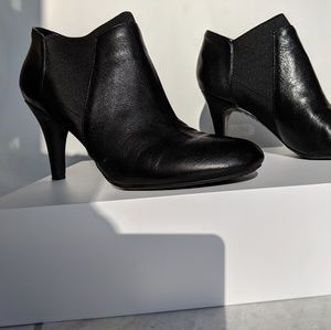 Isaac mizrahi live! black booties size 8